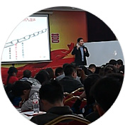 專(zhuān)家輔導(dǎo)、現(xiàn)場(chǎng)沙龍，更多干貨與人脈資源